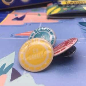 3 pin's du Bureau En Cavale pour Enfant Espion